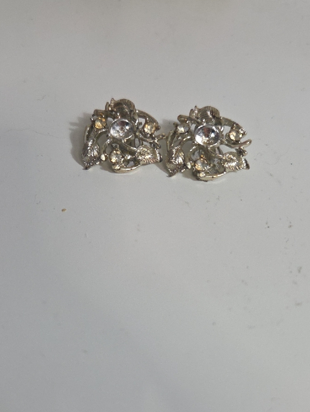 Vintage 1960s Silver-Tone Rhinestone Floral Leaf Openwork Clip-On Earrings[080]